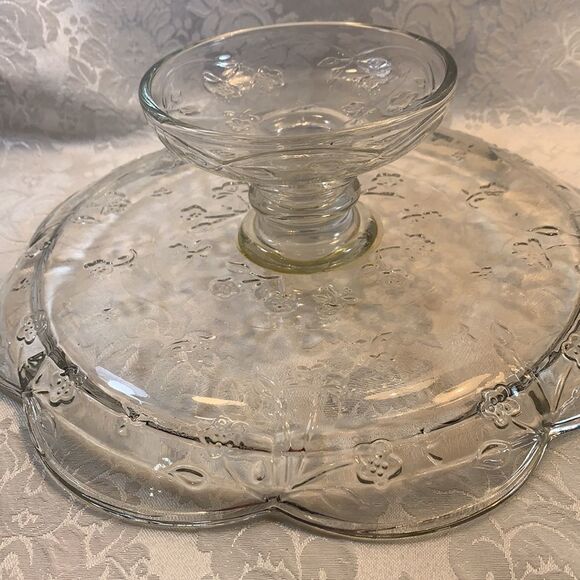 Savannah Style Vintage Cake Serving Flower Embossed Scalloped EdgePlatter EUC - Picture 7 of 10